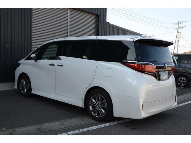 レザーシート・運転席８ウェイパワーシート・助手席４ウェイパワーシート・エグゼクティブパワーシート（２列目）・アクセサリーコンセント（ＡＣ１００Ｖ／１００Ｗ）