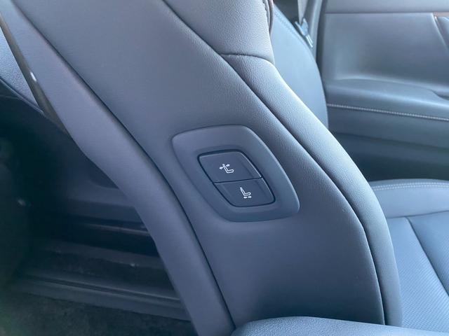 【助手席肩口パワーシートスイッチ（シートスライド＆リクライニング）】