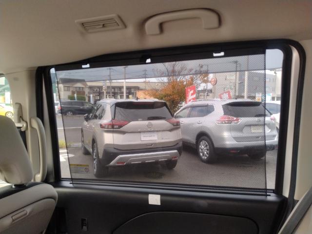 セレナ ハイウェイスター Vセレクション 4WD プロパイロット レーンキープアシスト LEDヘッドランプ 横滑防止装置 デュアルエアコン メモリーナビ 全周囲モニター 地デジ ミュージックプレイヤー接続可 ブルーレイ DVD BT接続(43枚目)