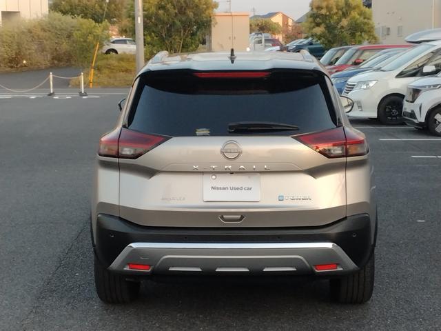 エクストレイル Ｇ　ｅ－４ＯＲＣＥ　４ＷＤ　ガラスルーフ　衝突被害軽減装置　自動駐車　ＰＷシート　シートヒーター　パークアシスト　アラモニ　寒冷地仕様　ＬＥＤヘッドランプ　ナビＴＶ　レーダークルーズ　１００Ｖ　本革Ｓ　ＥＴＣ２．０（6枚目）