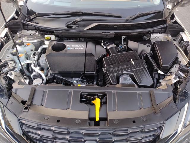 エクストレイル Ｇ　ｅ－４ＯＲＣＥ　４ＷＤ　ガラスルーフ　衝突被害軽減装置　自動駐車　ＰＷシート　シートヒーター　パークアシスト　アラモニ　寒冷地仕様　ＬＥＤヘッドランプ　ナビＴＶ　レーダークルーズ　１００Ｖ　本革Ｓ　ＥＴＣ２．０（17枚目）