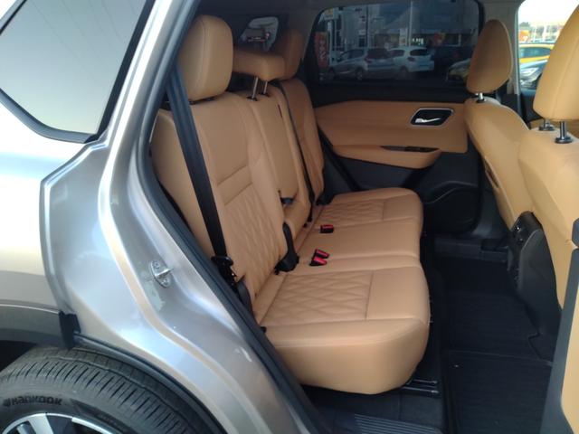 エクストレイル Ｇ　ｅ－４ＯＲＣＥ　４ＷＤ　ガラスルーフ　衝突被害軽減装置　自動駐車　ＰＷシート　シートヒーター　パークアシスト　アラモニ　寒冷地仕様　ＬＥＤヘッドランプ　ナビＴＶ　レーダークルーズ　１００Ｖ　本革Ｓ　ＥＴＣ２．０（31枚目）