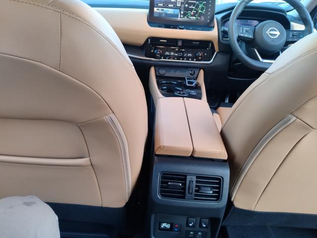 エクストレイル Ｇ　ｅ－４ＯＲＣＥ　４ＷＤ　ガラスルーフ　衝突被害軽減装置　自動駐車　ＰＷシート　シートヒーター　パークアシスト　アラモニ　寒冷地仕様　ＬＥＤヘッドランプ　ナビＴＶ　レーダークルーズ　１００Ｖ　本革Ｓ　ＥＴＣ２．０（48枚目）