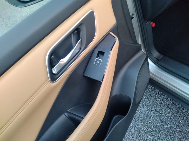 エクストレイル Ｇ　ｅ－４ＯＲＣＥ　４ＷＤ　ガラスルーフ　衝突被害軽減装置　自動駐車　ＰＷシート　シートヒーター　パークアシスト　アラモニ　寒冷地仕様　ＬＥＤヘッドランプ　ナビＴＶ　レーダークルーズ　１００Ｖ　本革Ｓ　ＥＴＣ２．０（52枚目）