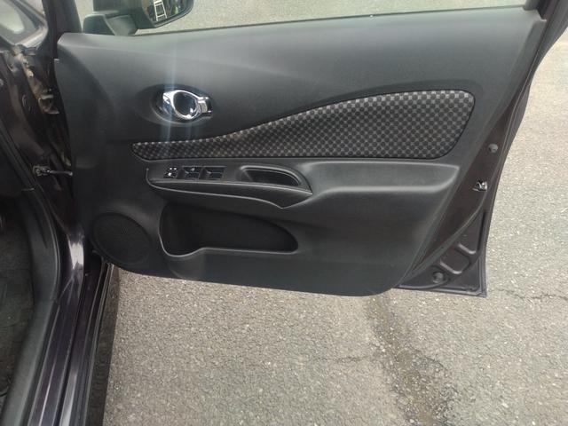 ノート ライダー　専用エアロ　専用ホイール　オプション専用マフラーフジツボ製　専用ルーフスポイラー　アイドルストップ　ワンオーナー車　記録簿　ＡＢＳ　キーレス　メモリーナビ　スマートキー＆プッシュスタート　ＤＶＤ再生（26枚目）