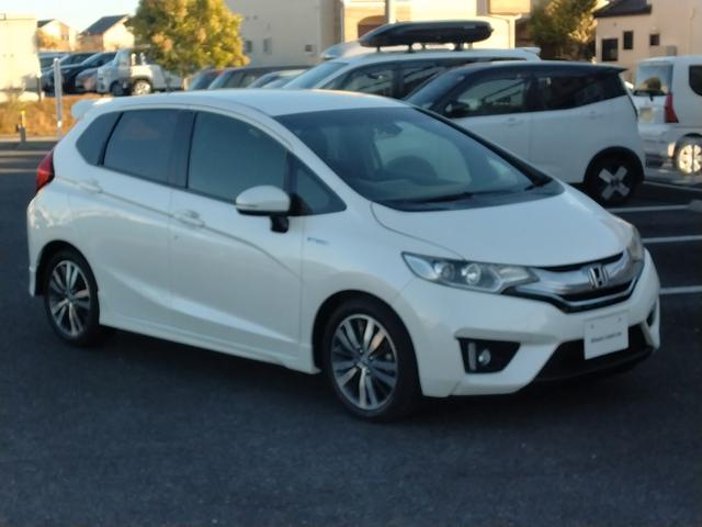 フィットハイブリッド Sパッケージ LEDヘットライト メモリナビ DVD再生 BTオーディオ ワンセグテレビ ナビTV リアカメラ クルコン Wエアバック Dレコ ETC付 イモビライザー オートライト 衝突安全ボディ 電動格納ミラー(3枚目)