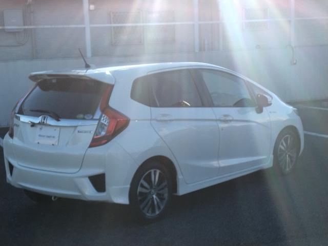 フィットハイブリッド Sパッケージ LEDヘットライト メモリナビ DVD再生 BTオーディオ ワンセグテレビ ナビTV リアカメラ クルコン Wエアバック Dレコ ETC付 イモビライザー オートライト 衝突安全ボディ 電動格納ミラー(5枚目)