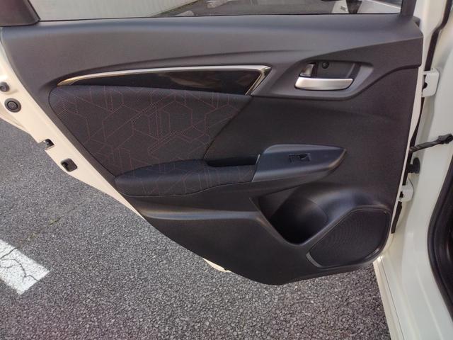 フィットハイブリッド Sパッケージ LEDヘットライト メモリナビ DVD再生 BTオーディオ ワンセグテレビ ナビTV リアカメラ クルコン Wエアバック Dレコ ETC付 イモビライザー オートライト 衝突安全ボディ 電動格納ミラー(43枚目)