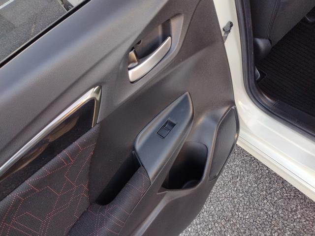 フィットハイブリッド Sパッケージ LEDヘットライト メモリナビ DVD再生 BTオーディオ ワンセグテレビ ナビTV リアカメラ クルコン Wエアバック Dレコ ETC付 イモビライザー オートライト 衝突安全ボディ 電動格納ミラー(44枚目)