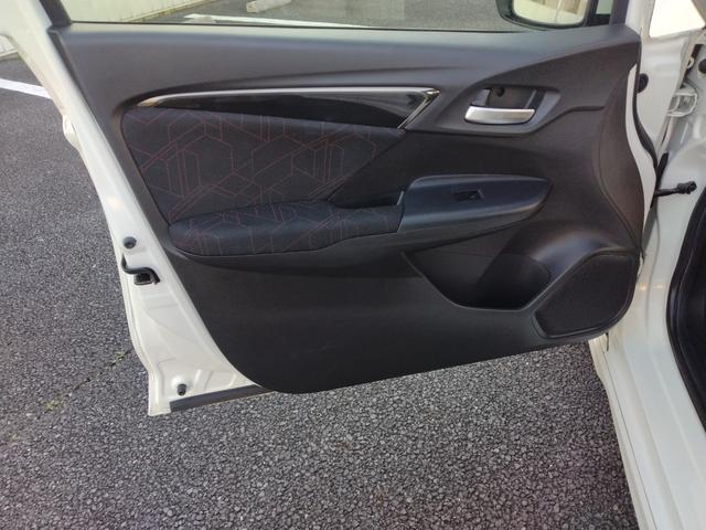 フィットハイブリッド Sパッケージ LEDヘットライト メモリナビ DVD再生 BTオーディオ ワンセグテレビ ナビTV リアカメラ クルコン Wエアバック Dレコ ETC付 イモビライザー オートライト 衝突安全ボディ 電動格納ミラー(48枚目)