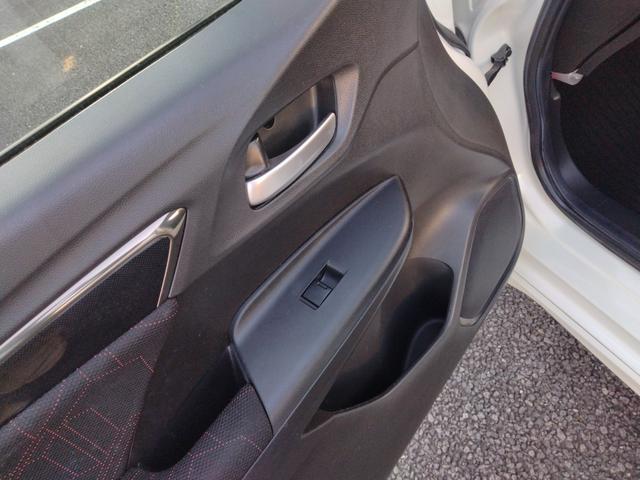 フィットハイブリッド Sパッケージ LEDヘットライト メモリナビ DVD再生 BTオーディオ ワンセグテレビ ナビTV リアカメラ クルコン Wエアバック Dレコ ETC付 イモビライザー オートライト 衝突安全ボディ 電動格納ミラー(49枚目)