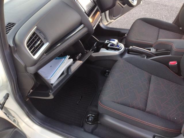 フィットハイブリッド Sパッケージ LEDヘットライト メモリナビ DVD再生 BTオーディオ ワンセグテレビ ナビTV リアカメラ クルコン Wエアバック Dレコ ETC付 イモビライザー オートライト 衝突安全ボディ 電動格納ミラー(51枚目)