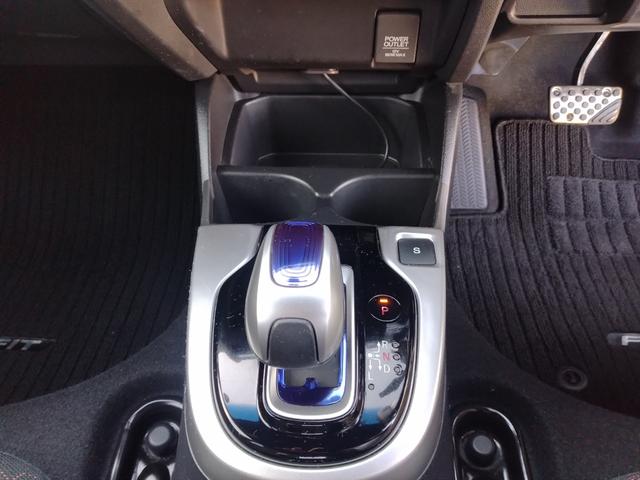 フィットハイブリッド Sパッケージ LEDヘットライト メモリナビ DVD再生 BTオーディオ ワンセグテレビ ナビTV リアカメラ クルコン Wエアバック Dレコ ETC付 イモビライザー オートライト 衝突安全ボディ 電動格納ミラー(64枚目)