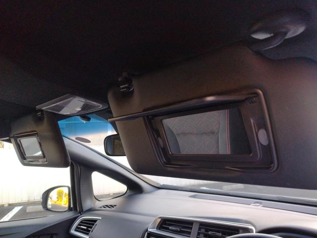 フィットハイブリッド Sパッケージ LEDヘットライト メモリナビ DVD再生 BTオーディオ ワンセグテレビ ナビTV リアカメラ クルコン Wエアバック Dレコ ETC付 イモビライザー オートライト 衝突安全ボディ 電動格納ミラー(76枚目)