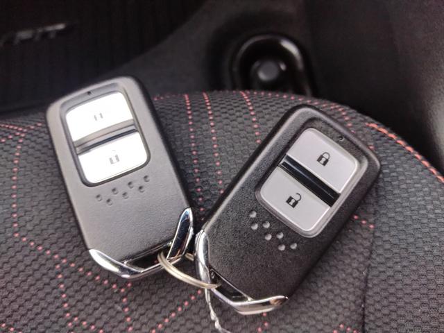 フィットハイブリッド Sパッケージ LEDヘットライト メモリナビ DVD再生 BTオーディオ ワンセグテレビ ナビTV リアカメラ クルコン Wエアバック Dレコ ETC付 イモビライザー オートライト 衝突安全ボディ 電動格納ミラー(79枚目)