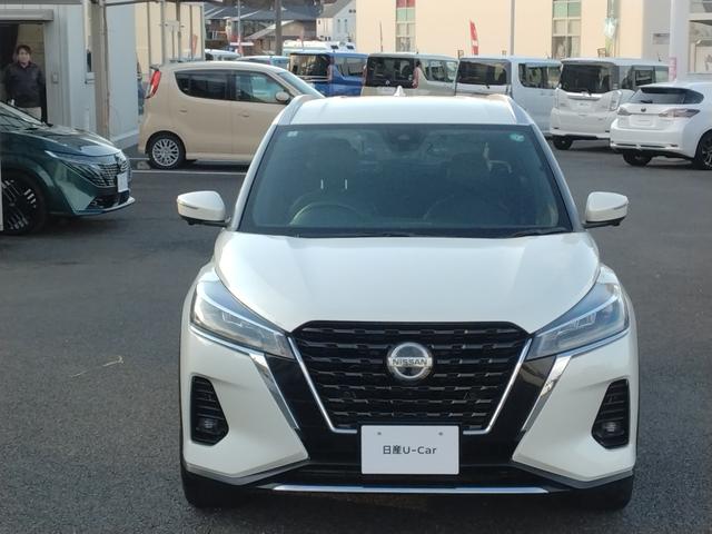 キックス Ｘ　パーキングセンサー　ブルートゥースオーディオ　フロントカメラ　Ｒレール　ＶＤＣ　追従クルコン　スマートキー　ＤＶＤ再生　ＬＥＤヘッド　レーンアシスト　パワーステアリング　禁煙車　盗難防止システム　ナビ（2枚目）