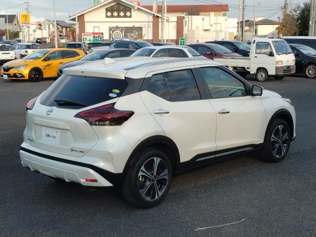 キックス Ｘ　パーキングセンサー　ブルートゥースオーディオ　フロントカメラ　Ｒレール　ＶＤＣ　追従クルコン　スマートキー　ＤＶＤ再生　ＬＥＤヘッド　レーンアシスト　パワーステアリング　禁煙車　盗難防止システム　ナビ（5枚目）