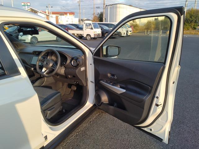 キックス Ｘ　パーキングセンサー　ブルートゥースオーディオ　フロントカメラ　Ｒレール　ＶＤＣ　追従クルコン　スマートキー　ＤＶＤ再生　ＬＥＤヘッド　レーンアシスト　パワーステアリング　禁煙車　盗難防止システム　ナビ（20枚目）