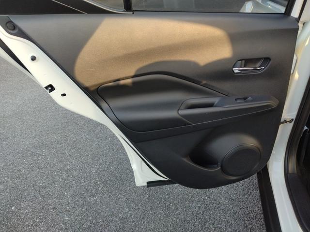 キックス Ｘ　パーキングセンサー　ブルートゥースオーディオ　フロントカメラ　Ｒレール　ＶＤＣ　追従クルコン　スマートキー　ＤＶＤ再生　ＬＥＤヘッド　レーンアシスト　パワーステアリング　禁煙車　盗難防止システム　ナビ（38枚目）