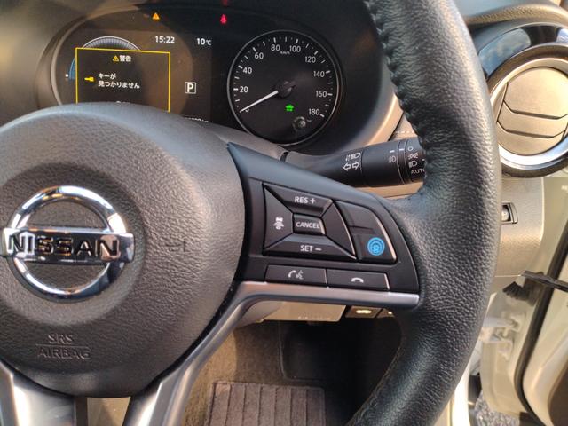 キックス Ｘ　パーキングセンサー　ブルートゥースオーディオ　フロントカメラ　Ｒレール　ＶＤＣ　追従クルコン　スマートキー　ＤＶＤ再生　ＬＥＤヘッド　レーンアシスト　パワーステアリング　禁煙車　盗難防止システム　ナビ（56枚目）