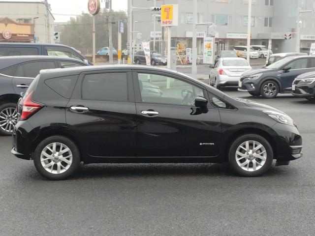 ノート e-パワー X アダプティブクルーズ クリソナ レーンキープ エマジェンシーブレーキ アイドリングストップ 衝突安全ボディ 運転席助手席エアバック 横滑防止装置 ETC車載器 オートハイビーム AUTOエアコン 禁煙(9枚目)