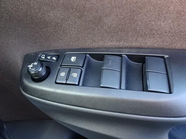 ヤリスクロス ハイブリッドZ クルーズC 横滑防止装置 リアカメラ LEDライト メモリーナビゲーション 点検記録簿 盗難防止装置 電動シート ドライブレコーダー AW キーレス スマートキー ABS ナビ 4WD ETC(29枚目)