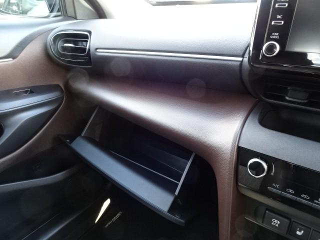 ヤリスクロス ハイブリッドZ クルーズC 横滑防止装置 リアカメラ LEDライト メモリーナビゲーション 点検記録簿 盗難防止装置 電動シート ドライブレコーダー AW キーレス スマートキー ABS ナビ 4WD ETC(34枚目)