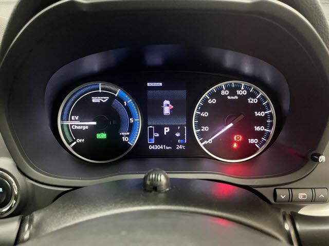 エクリプスクロスＰＨＥＶ Ｇ　純正メモリーナビ　フルセグＴＶ　バックモニター　ＥＴＣ　ハーフレザーシート　ステアリングヒーター　シートヒーター　ＨＵＤ　ＡＳＣ　ＬＤＷ　ＬＥＤヘッドライトクルーズコントロール　オートリトラミラー（4枚目）