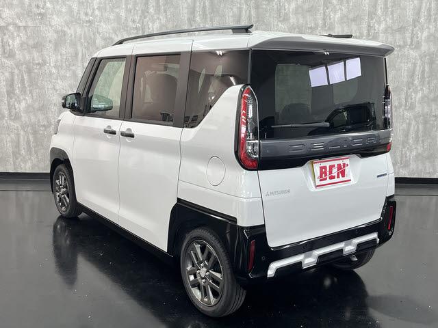 デリカミニ Ｔ　プレミアム　両側ハンズフリーオートスライドドア　ＦＣＭ　アラウンドビューモニター　クルーズコントロール　ステアリングヒーター　ＬＥＤヘッドライト　シートヒーター　ＥＳＣ　アイドリングストップ　クリアランスソナー（6枚目）