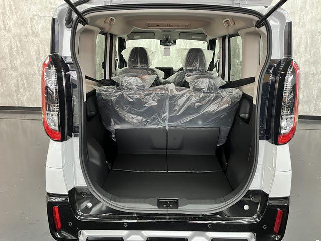 デリカミニ Ｔ　プレミアム　両側ハンズフリーオートスライドドア　ＦＣＭ　アラウンドビューモニター　クルーズコントロール　ステアリングヒーター　ＬＥＤヘッドライト　シートヒーター　ＥＳＣ　アイドリングストップ　クリアランスソナー（18枚目）