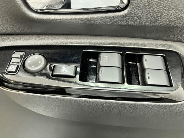 デリカミニ Ｔ　プレミアム　両側ハンズフリーオートスライドドア　ＦＣＭ　アラウンドビューモニター　クルーズコントロール　ステアリングヒーター　ＬＥＤヘッドライト　シートヒーター　ＥＳＣ　アイドリングストップ　クリアランスソナー（24枚目）