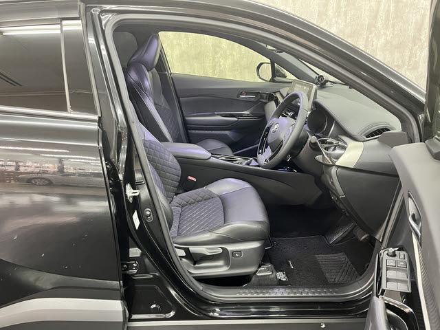 Ｃ－ＨＲ Ｇ　モード　ネロ　セーフティプラス　純正メモリーナビ　フルセグＴＶ　ビルドインＥＴＣ２．０　アラウンドビューモニター　プリクラッシュブレーキ　クルーズコントロール　シートヒーター　ブラインドスポットモニター　ＬＥＤヘッドライト（7枚目）