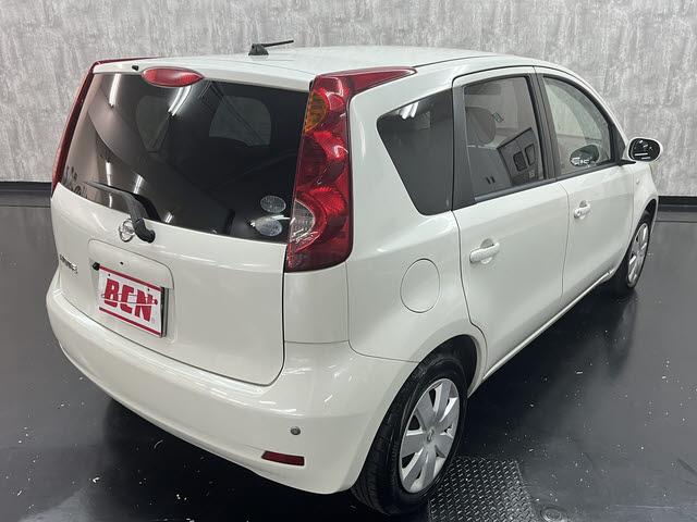 ノート １５Ｇ　社外ナビ　ワンセグＴＶ　ＥＴＣ　バックカメラ　ドライブレコーダー　オートライト　フォグランプ　コーナーセンサー　シートバックテーブル　シートリフター　Ｂｌｕｅｔｏｏｔｈ　前席アームレスト（5枚目）