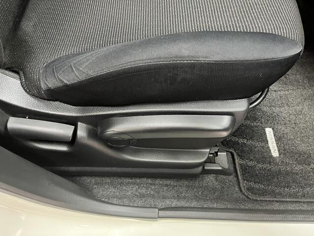 ノート １５Ｇ　社外ナビ　ワンセグＴＶ　ＥＴＣ　バックカメラ　ドライブレコーダー　オートライト　フォグランプ　コーナーセンサー　シートバックテーブル　シートリフター　Ｂｌｕｅｔｏｏｔｈ　前席アームレスト（20枚目）