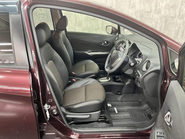 ノート メダリスト　純正ナビフルセグＴＶ　ＥＴＣ　アラウンドビューモニター　エマージェンシーブレーキ　アイドリングストップ　ＬＥＤヘッドライト　ドライブレコーダー　レーンアシスト　フォグランプ　ＥＳＣ　オートライト（7枚目）