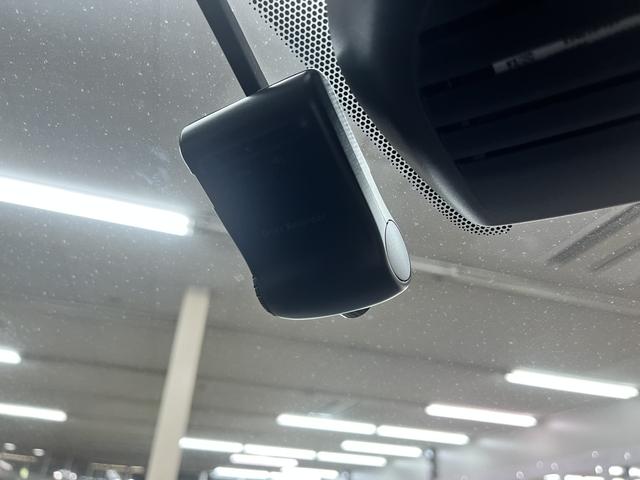 ノート メダリスト　純正ナビフルセグＴＶ　ＥＴＣ　アラウンドビューモニター　エマージェンシーブレーキ　アイドリングストップ　ＬＥＤヘッドライト　ドライブレコーダー　レーンアシスト　フォグランプ　ＥＳＣ　オートライト（12枚目）