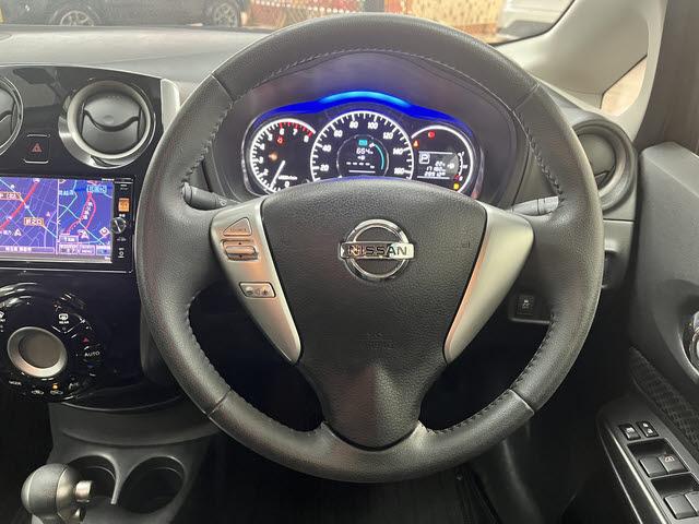 ノート メダリスト　純正ナビフルセグＴＶ　ＥＴＣ　アラウンドビューモニター　エマージェンシーブレーキ　アイドリングストップ　ＬＥＤヘッドライト　ドライブレコーダー　レーンアシスト　フォグランプ　ＥＳＣ　オートライト（15枚目）