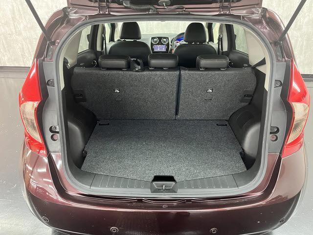 ノート メダリスト　純正ナビフルセグＴＶ　ＥＴＣ　アラウンドビューモニター　エマージェンシーブレーキ　アイドリングストップ　ＬＥＤヘッドライト　ドライブレコーダー　レーンアシスト　フォグランプ　ＥＳＣ　オートライト（18枚目）