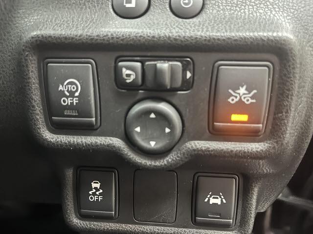 ノート メダリスト　純正ナビフルセグＴＶ　ＥＴＣ　アラウンドビューモニター　エマージェンシーブレーキ　アイドリングストップ　ＬＥＤヘッドライト　ドライブレコーダー　レーンアシスト　フォグランプ　ＥＳＣ　オートライト（23枚目）