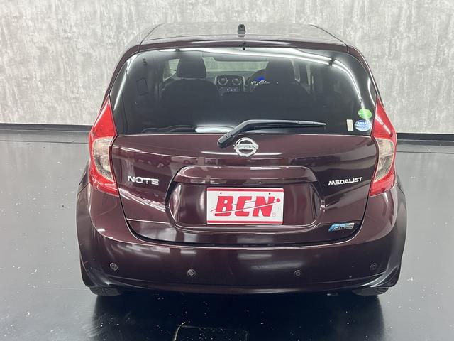 ノート メダリスト　純正ナビフルセグＴＶ　ＥＴＣ　アラウンドビューモニター　エマージェンシーブレーキ　アイドリングストップ　ＬＥＤヘッドライト　ドライブレコーダー　レーンアシスト　フォグランプ　ＥＳＣ　オートライト（33枚目）