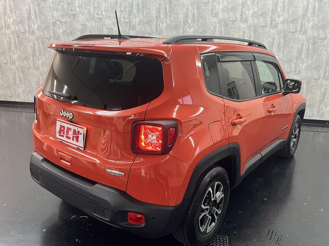 ジープ・レネゲード ロンジチュード　ディスプレイオーディオ　ＥＴＣ　バックカメラ　クルーズコントロール　衝突被害軽減ブレーキ　アイドリングストップ　ドライブレコーダー　ＥＳＣ　フォグランプ　バックフォグランプ　パーキングセンサー（5枚目）