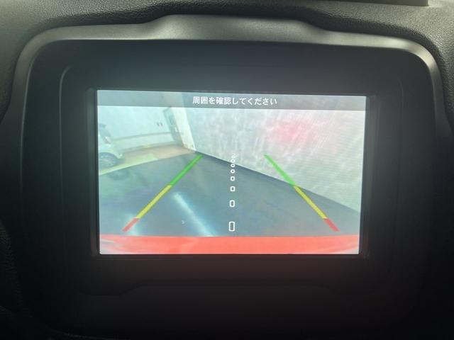 ジープ・レネゲード ロンジチュード　ディスプレイオーディオ　ＥＴＣ　バックカメラ　クルーズコントロール　衝突被害軽減ブレーキ　アイドリングストップ　ドライブレコーダー　ＥＳＣ　フォグランプ　バックフォグランプ　パーキングセンサー（10枚目）