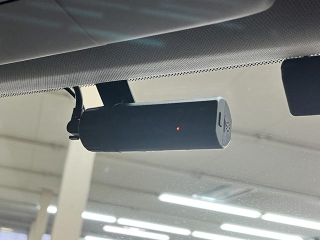 ジープ・レネゲード ロンジチュード　ディスプレイオーディオ　ＥＴＣ　バックカメラ　クルーズコントロール　衝突被害軽減ブレーキ　アイドリングストップ　ドライブレコーダー　ＥＳＣ　フォグランプ　バックフォグランプ　パーキングセンサー（12枚目）