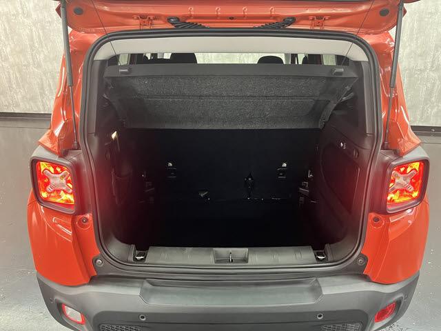 ジープ・レネゲード ロンジチュード　ディスプレイオーディオ　ＥＴＣ　バックカメラ　クルーズコントロール　衝突被害軽減ブレーキ　アイドリングストップ　ドライブレコーダー　ＥＳＣ　フォグランプ　バックフォグランプ　パーキングセンサー（18枚目）