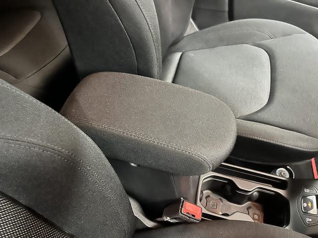 ジープ・レネゲード ロンジチュード　ディスプレイオーディオ　ＥＴＣ　バックカメラ　クルーズコントロール　衝突被害軽減ブレーキ　アイドリングストップ　ドライブレコーダー　ＥＳＣ　フォグランプ　バックフォグランプ　パーキングセンサー（22枚目）