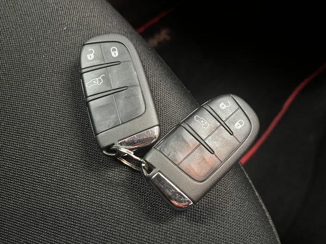 ジープ・レネゲード ロンジチュード　ディスプレイオーディオ　ＥＴＣ　バックカメラ　クルーズコントロール　衝突被害軽減ブレーキ　アイドリングストップ　ドライブレコーダー　ＥＳＣ　フォグランプ　バックフォグランプ　パーキングセンサー（26枚目）