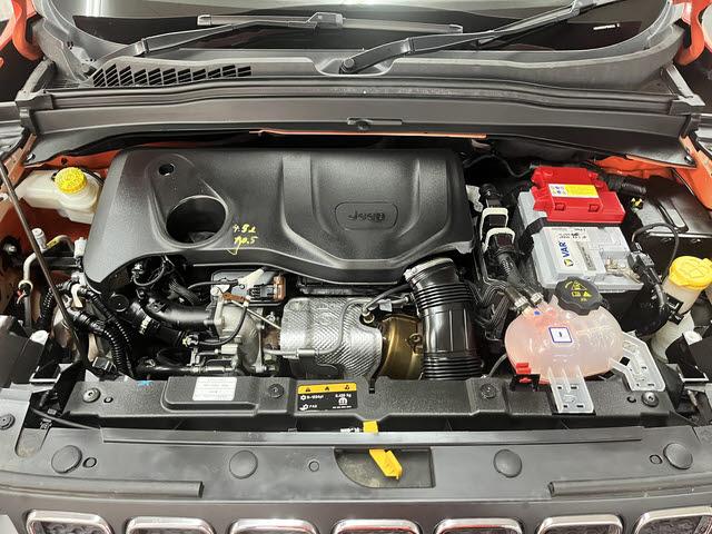 ジープ・レネゲード ロンジチュード　ディスプレイオーディオ　ＥＴＣ　バックカメラ　クルーズコントロール　衝突被害軽減ブレーキ　アイドリングストップ　ドライブレコーダー　ＥＳＣ　フォグランプ　バックフォグランプ　パーキングセンサー（28枚目）