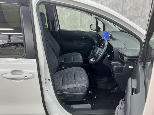 シエンタ Ｚ　ディスプレイオーディオプラス　フルセグＴＶ　ビルドインＥＴＣ２．０　パノラミックビューモニター　両側ハンズフリーオートスライドドア　プリクラッシュセーフティ　前方後方ドライブレコーダー　シートヒーター（7枚目）