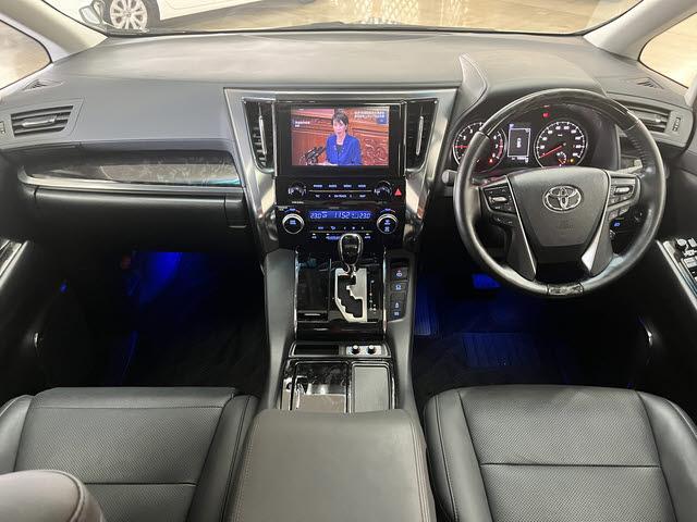 アルファード ２．５Ｓ　Ｃパッケージ　ディスプレイオーディオ　フルセグＴＶ　ＥＴＣ２．０　バックカメラ　両側パワースライドドア　プリクラッシュセーフティ　ドライブレコーダー　ＬＥＤヘッドライト　シートヒーター　パワーリアゲート（3枚目）