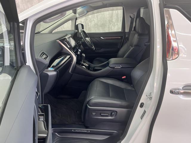 アルファード ２．５Ｓ　Ｃパッケージ　ディスプレイオーディオ　フルセグＴＶ　ＥＴＣ２．０　バックカメラ　両側パワースライドドア　プリクラッシュセーフティ　ドライブレコーダー　ＬＥＤヘッドライト　シートヒーター　パワーリアゲート（14枚目）